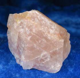 Ruusukvartsi raaka Torro Suomi 211g 75x60x40mm Hiru211aa