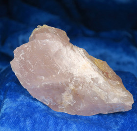 Ruusukvartsi raaka Torro Suomi 147g 80x40x30mm Hiru147aa