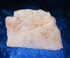 Ruusukvartsi raaka Torro Suomi 179g 90x65x22mm Hiru179a