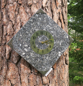 Seinäkello larvikiitti 30x30cm nro 312H