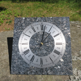 Seinäkello larvikiitti 30x30cm  nro 312B