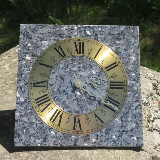 Seinäkello larvikiitti 30x30cm nro312A