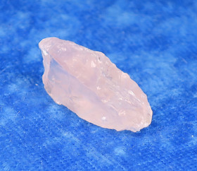 Ruusukvartsi viistehiontaan 22x8x8mm 2.2g hiruvh8 