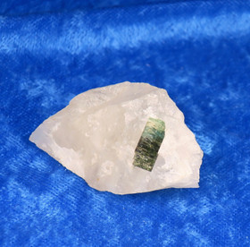 Vihreä turmaliinikide kvartsissa  17g 40x20x18mm Suomi Hi107h 