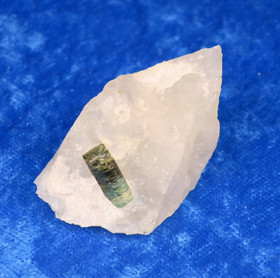 Vihreä turmaliinikide kvartsissa  17g 40x20x18mm Suomi Hi107h 