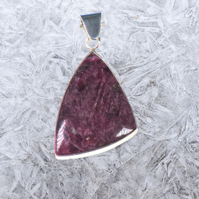 Hopeariipus eudialyytti  iso, rubiininpunainen  EUD3