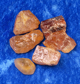 Hessoniitti granaatti raaka 4-6g  n 20mm grossulaari Suomi Hi108a 