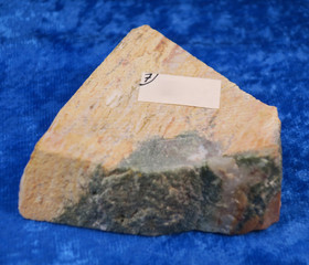 Valtamerijaspis toiselta puolelta hiottu siivu 70x65x20mm 133g nro7