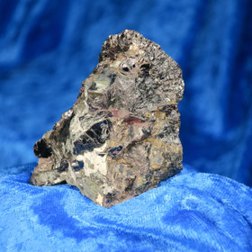 Maasälpä mustan kuoren sisällä 117g 70x45x30mm Stormi Suomi Hi21