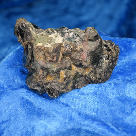 Maasälpä mustan kuoren sisällä 117g 70x45x30mm Stormi Suomi Hi21