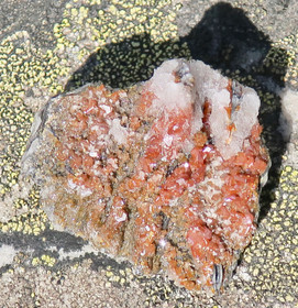 Vanadiniitti baryytti lyijyhohde 32g 30x30x25mm Marokko 12J