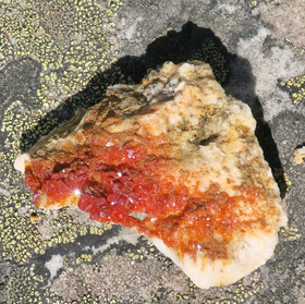 Vanadiniitti baryytti 51g 40x40x16mm Marokko 12L 