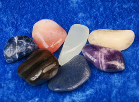 Chakrakivisetti 7-chakralle 55g rumpuhiottu nro chset2