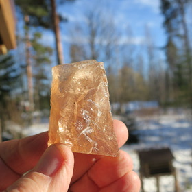  Topaasi raaka 60x40x20mm 105g Hi110a