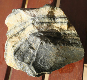 Pallokivi Suomi 205g 70x70x35mm Hi116d 