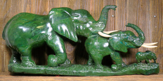 Kiviveistos norsuperhe, 3 elefanttia, verdiitti 11,5kg Muvez1 