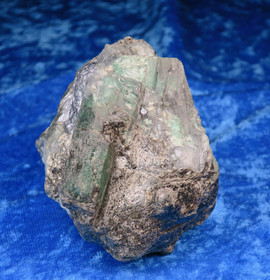 Smaragdikiteitä matriksissa 310g Hi112d Itävalta