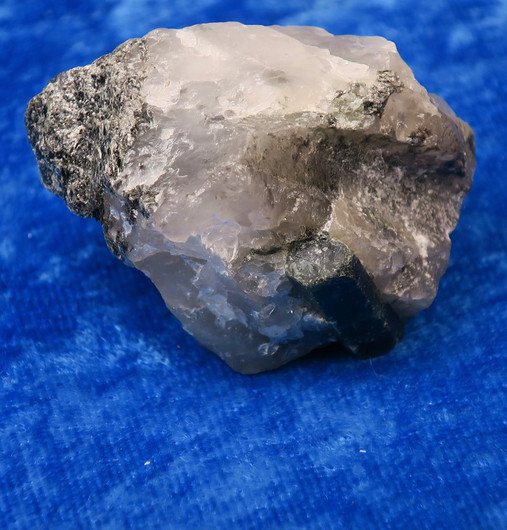 Smaragdikide emerald 20mm kvartsissa, flogopiitti  59g Hi112b