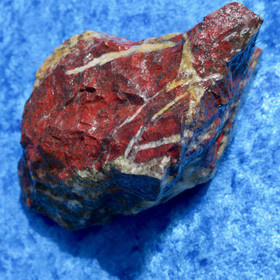 Jaspisbreksia Kittilä Suomi raaka 498g 115x70x55mm Hi22N 