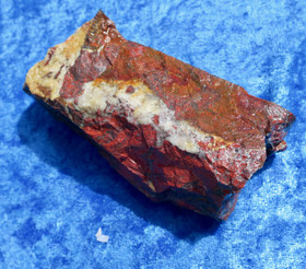 Jaspisbreksia Kittilä Suomi 251g 100x45x30mm Hi22P 