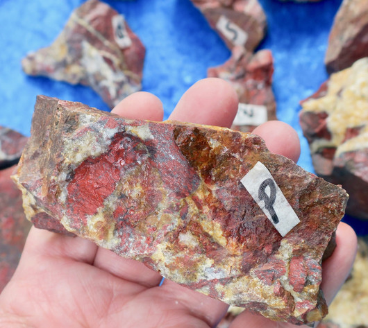 Jaspisbreksia Kittilä Suomi 251g 100x45x30mm Hi22P 