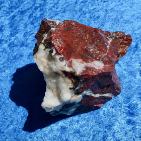 Jaspisbreksia Kittilä Suomi raaka 458g 100x75x50mm Hi22K