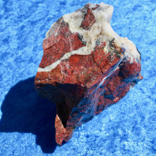 Jaspisbreksia Kittilä Suomi raaka 458g 100x75x50mm Hi22K