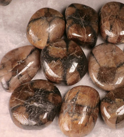 Kiastoliitti ristikivi rumpuhiottu. Valitse koko ja hinta