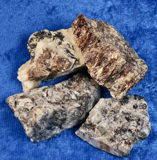  Astrofylliitti raaka. Valitse koko 1-60g