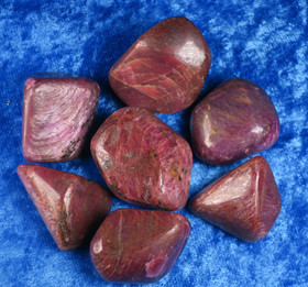 Rubiini rumpuhiottu punainen korundi 28g nro3  Intia