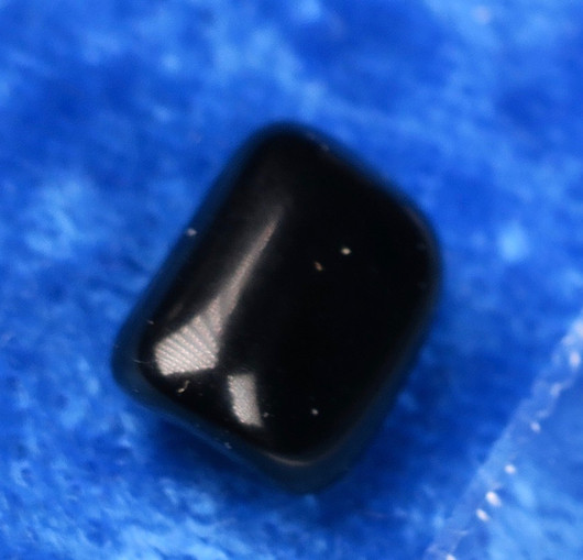 Turmaliini musta rumpuhiottu 0,9g nro327H6