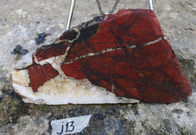 Jaspisbreksia siivu  210x120x6mm 350g Suomi  j13