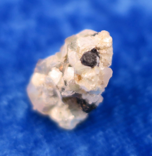 Muskoviitti fluoriitti turmaliini 1,7g nro 78xh