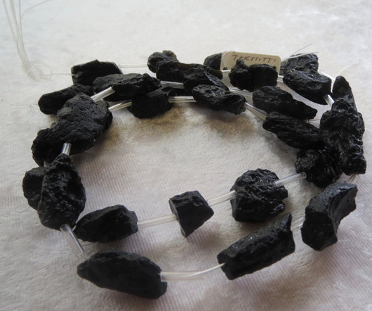 Tektiitti musta raaka irtohelmi 3-5g