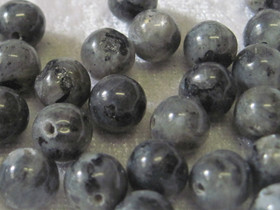 Larvikiitti 8mm harmaa irtohelmi 