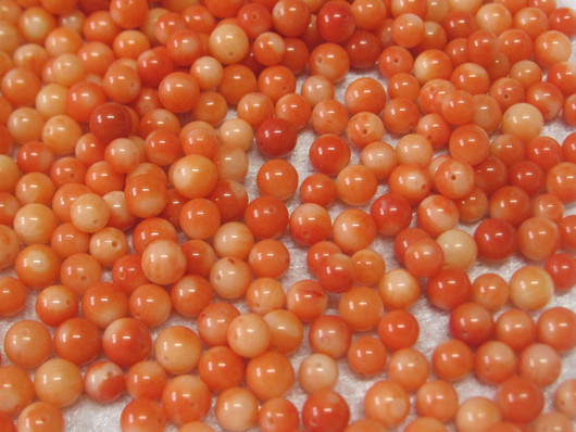 Helmiäinen oranssinpunainen 4-5mm värjätty irtohelmi