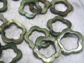 Simpukka vihreä kukka 25mm irtohelmi