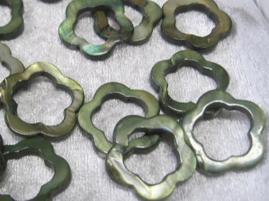 Simpukka vihreä kukka 25mm irtohelmi