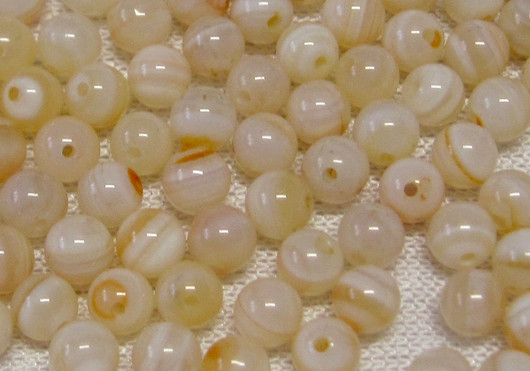 Akaatti valkoinen ja oranssi kirjava 4mm irtohelmi