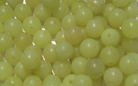 Serpentiini kellanvihreä 4mm irtohelmi