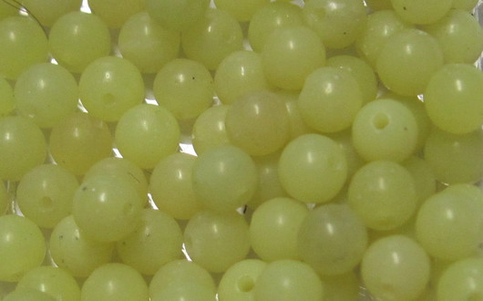 Serpentiini kellanvihreä 4mm irtohelmi