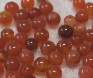 Karneoli 4mm oranssi akaatti irtohelmi 