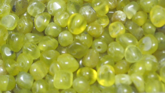 Krysoliitti kellanvihreä rumpuhiottu 5-6mm irtohelmi 