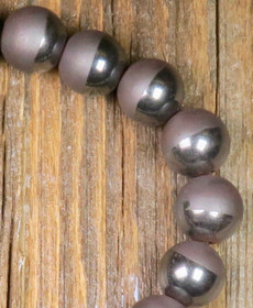 Hematiitti puoliksi kiilloitettu 10mm irtohelmi