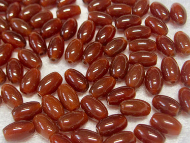 Karneoli 9x6mm riisin mallinen oranssi akaatti irtohelmi 