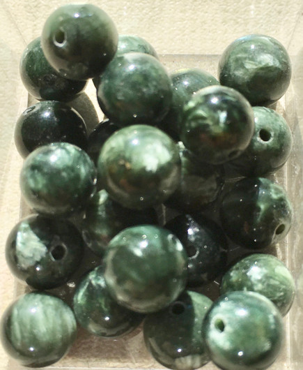 Klinokloori 8mm vihreänvalkoinen irtohelmi