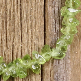 Peridootti pieni vihreä  sipsi irtohelmi