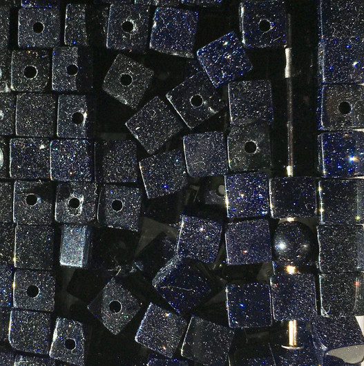 Aventuriini tähtikivi tummansininen synteettinen kuutio 4mm irtohelmi