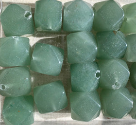 Aventuriini vihreä kulmikas 12mm irtohelmi