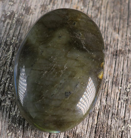 Labradoriitti taskukivi kookas 53g 56x37x17mm 54L6 